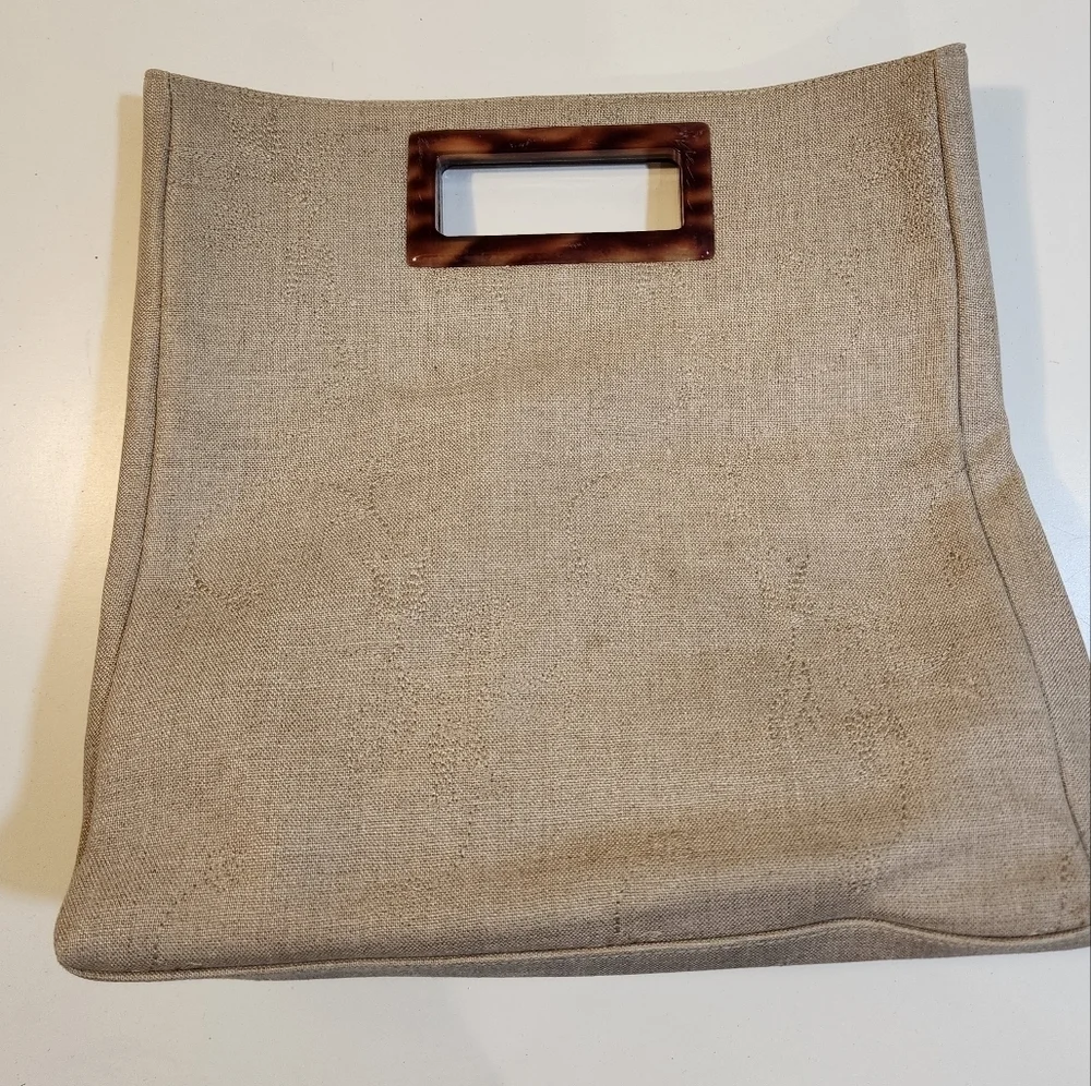 Amada Smith beige embroidered purse Witj Tortoise Shell Handle
